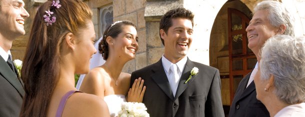 Hochzeit Gäste sorgen für die große Überraschung: Gäste gratulieren Brautpaar